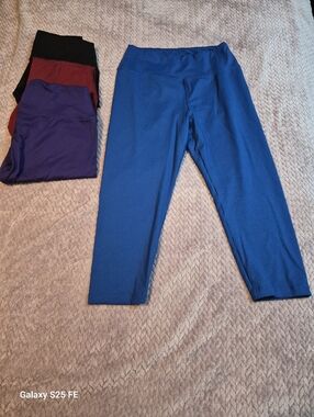 4-Pack Capri Length Leggings, Black, Burgundy, Purple, Blue, M/L, EUC